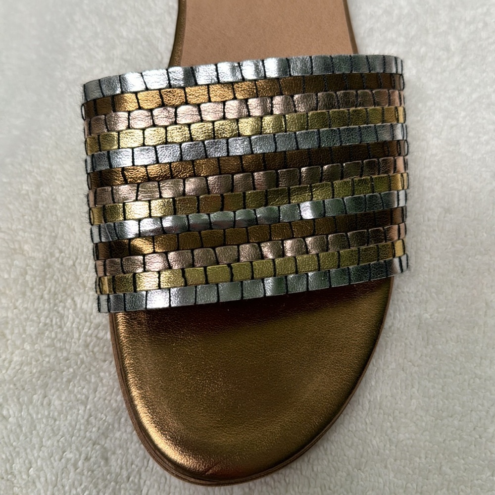 Bella Vita Eli-Italy Metallic Sandal - Picture 3 of 16